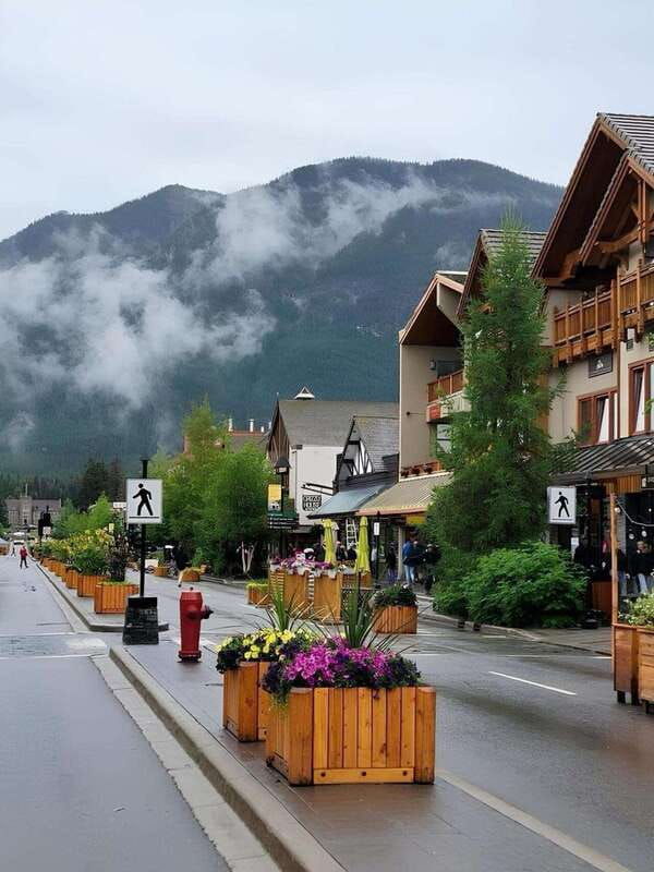 calgary-banff-gondola-lake-louise-and-emerald-lake-tour