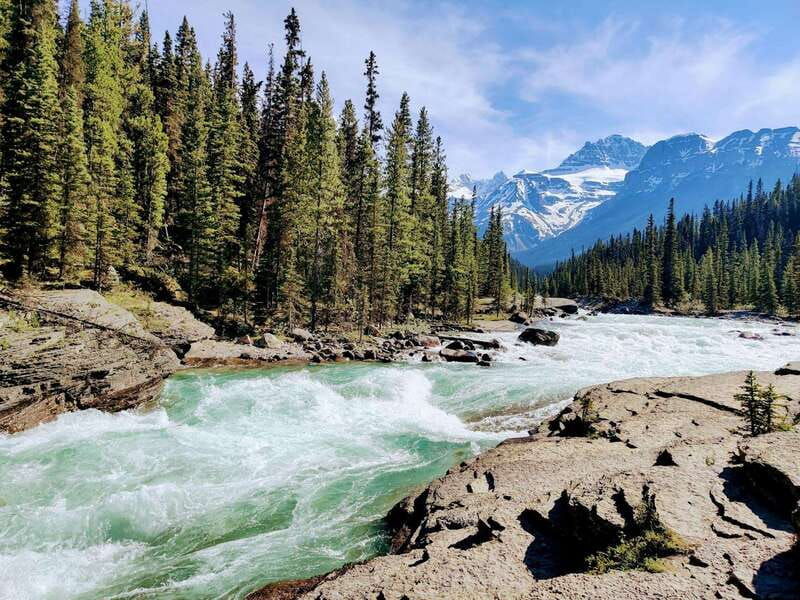 calgary-louise-moraine-emerald-lake-with-marble-canyon