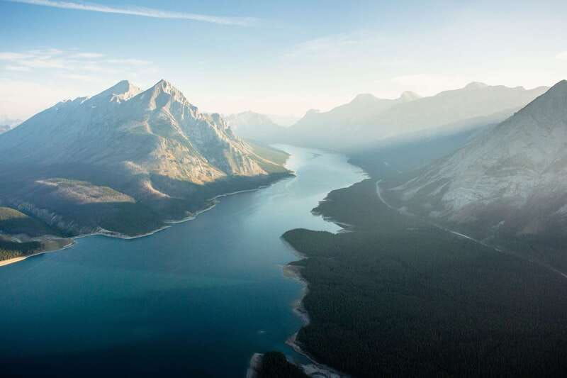 canadian-rockies-helicopter-flight-with-exploration-hike