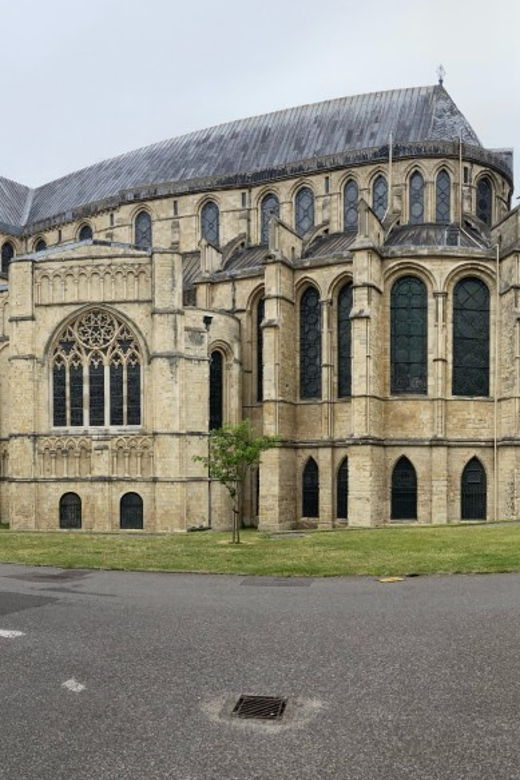 canterbury-walking-tour-with-green-badge-guide