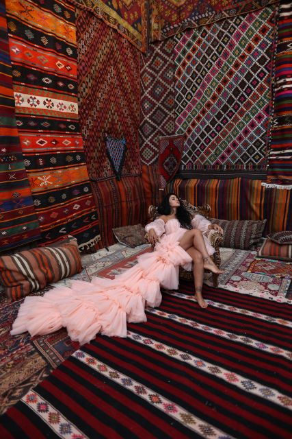 cappadocia-photo-shooting-with-flying-dress-carpet-house