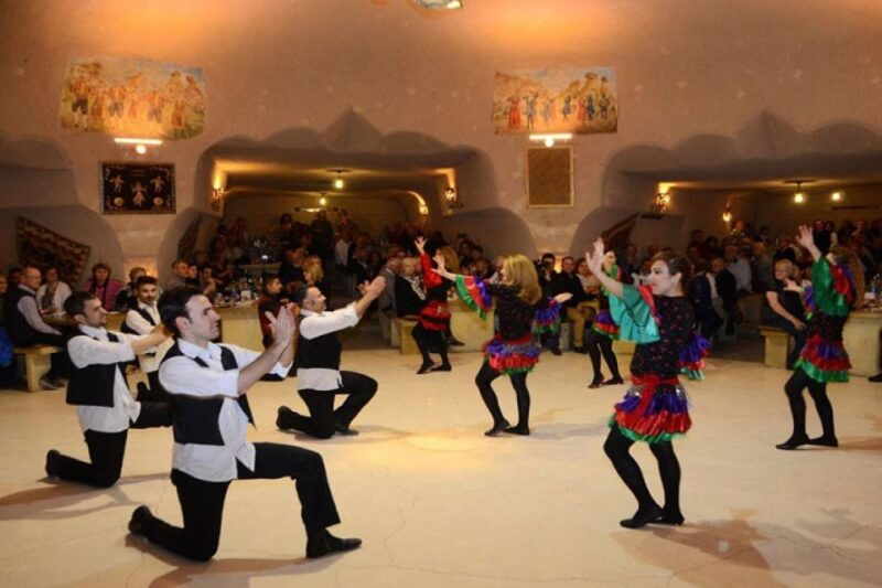 cappadocia-traditional-turkish-performance-night-with-drink
