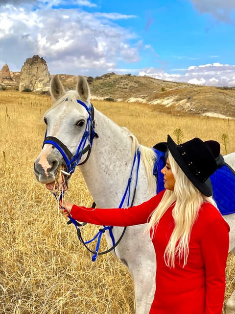 cappadocias-sunrise-horseback-riding