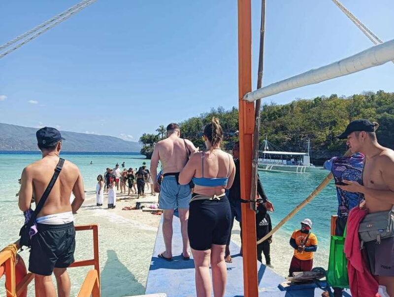cebu-whaleshark-watching-sumilon-island-and-moalboal