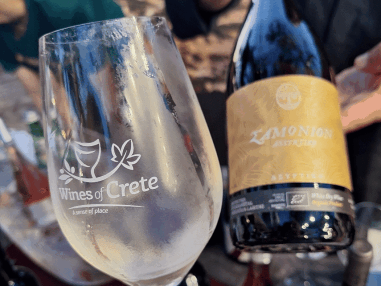 chania-wine-tasting-in-french