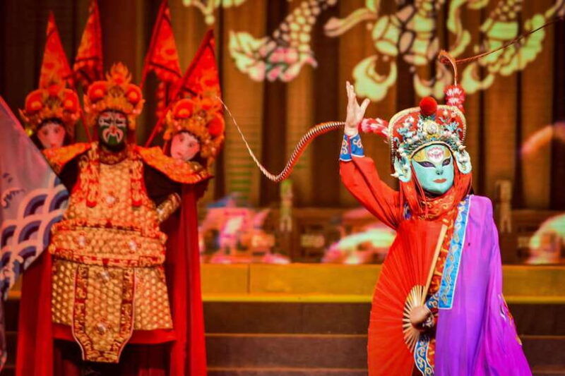 chengdu-classic-sichuan-opera-show-furong-guocui-free-tea