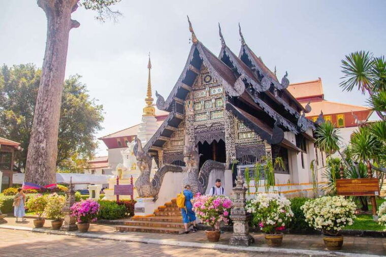 chiang-mai-3-hour-old-city-and-temples-guided-walking-tour