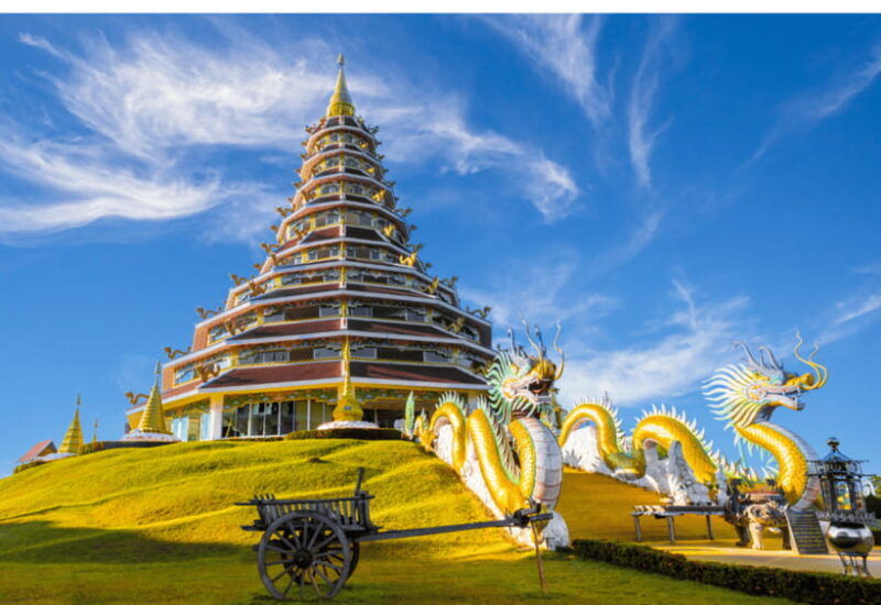 chiang-mai-chiang-rai-white-blue-red-temples-long-neck