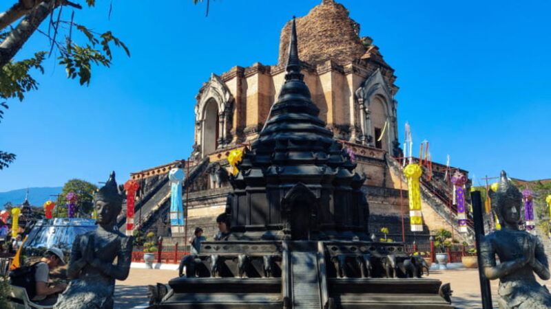 chiang-mai-old-city-temples-meet-local-monk-small-group