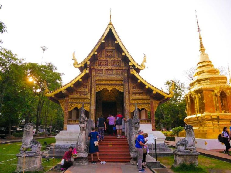 chiang-mai-temples-and-street-food-night-tour-by-tuk-tuk