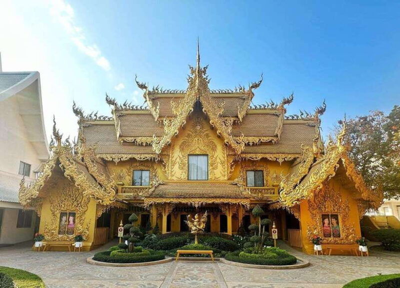 chiang-rai-2-temples-white-and-blue-black-house-museum