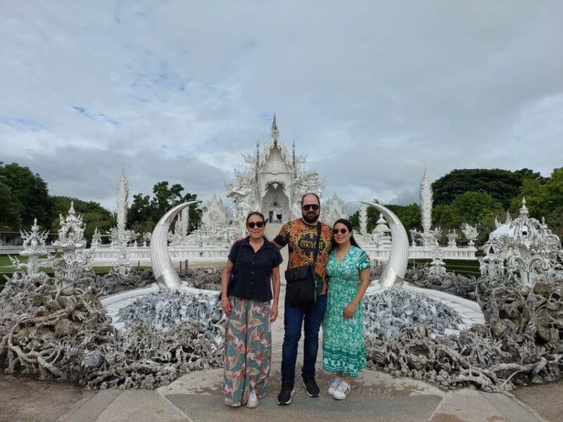 chiang-rai-temple-treasures-popular-sightseeings-buffet