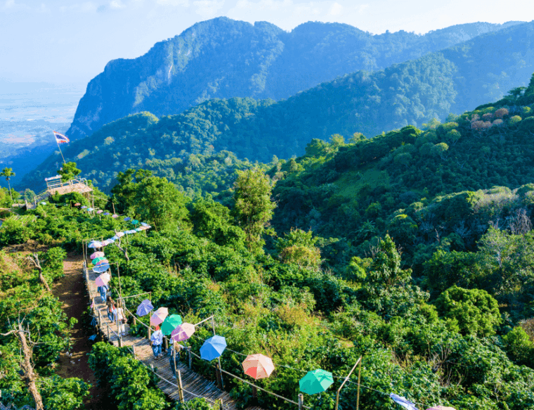 chiang-rai-temples-waterfalls-golden-triangle-guided-tour