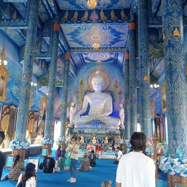 chiang-rai-white-blue-huay-pla-kang-temple-lalitta-cafe