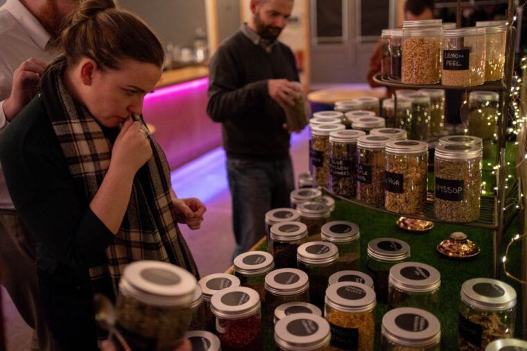 city-of-aberdeen-distillery-gin-school-experience
