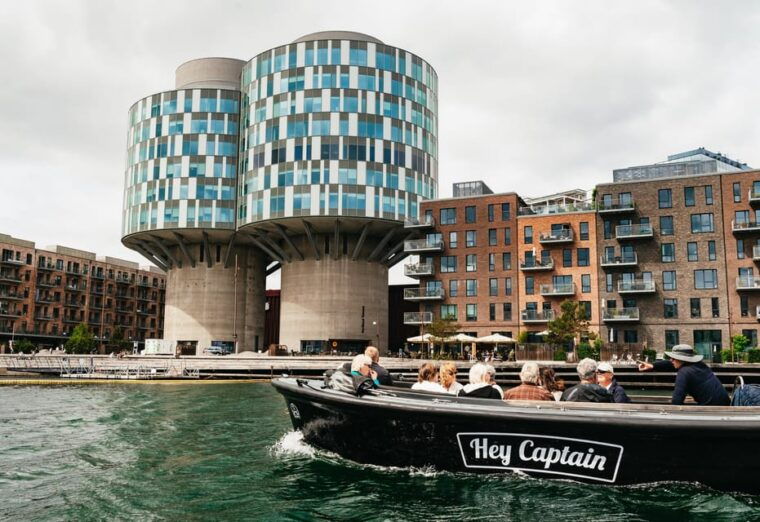 copenhagen-old-canals-and-hidden-gems-social-boat-tour