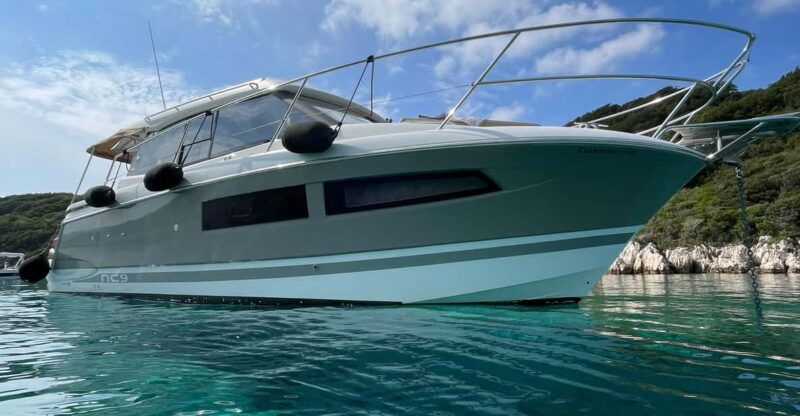 corfu-private-motor-yacht-cruise-with-corfu-town-views