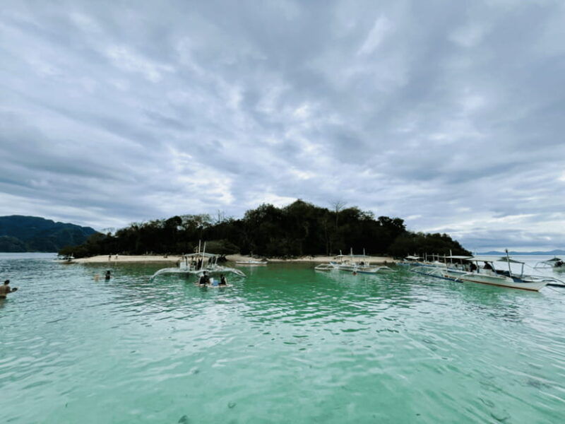 coron-private-boat-hire-with-bespoke-guided-tour