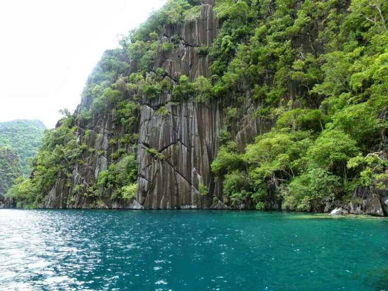 coron-private-tour-b-barracuda-lake-and-smith-beach