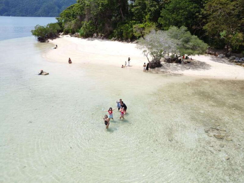coron-tour-private-boat-rental-with-lunch-7-destinations