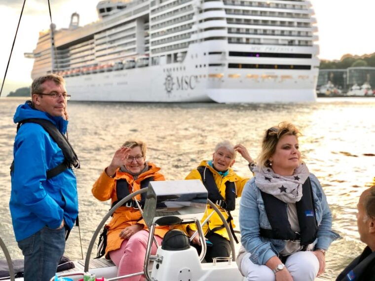 cruise-in-the-city-sailing-yacht-event-hamburg-elbe