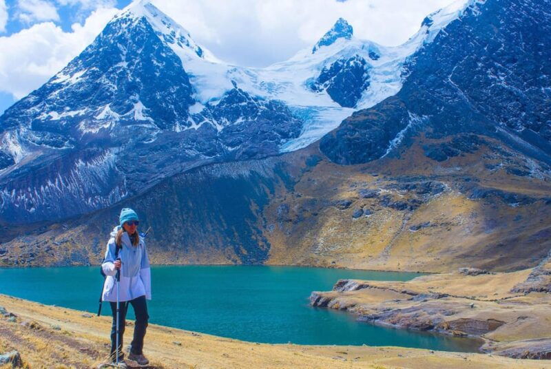 cusco-trekking-through-the-7-lakes-of-ausangate
