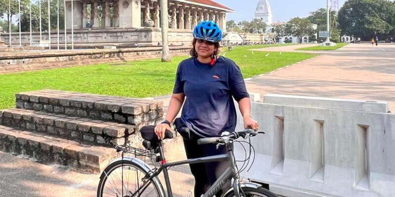 cycling-through-colombo