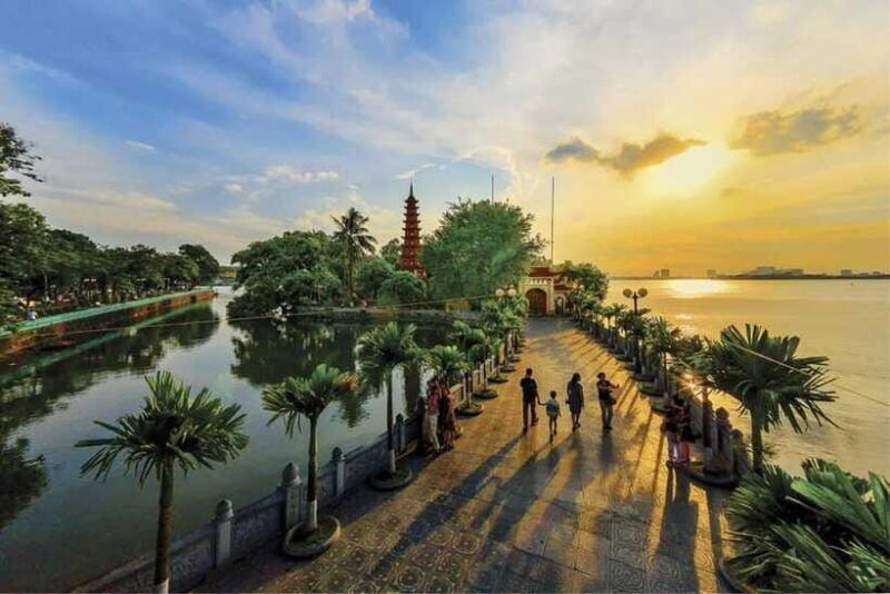 cycling-through-hanoi-old-quarter-pagodas-red-river-delta