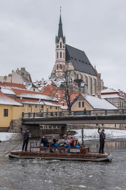 czech-krumlov-advent-wooden-raft-river-cruise