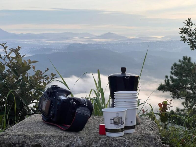 dalat-hiking-the-mountain-to-observe-the-cloud-and-sunrise