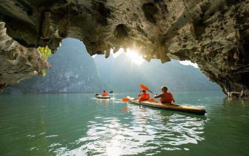 deluxe-cruise-halong-sung-sot-cave-titop-island-luon-cave