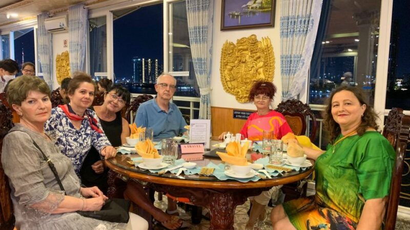 deluxe-dining-cruise-by-deluxegrouptours