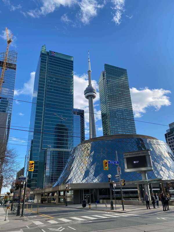 downtown-toronto-walking-tour-experience-english-spanish