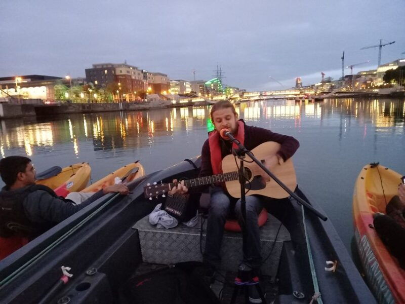 dublin-music-under-the-bridges-kayaking-tour