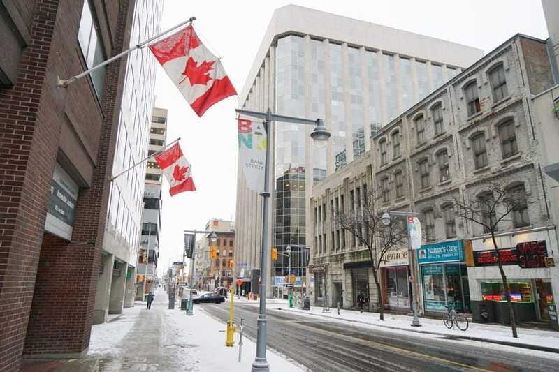 exceptional-walking-christmas-tour-in-magical-ottawa
