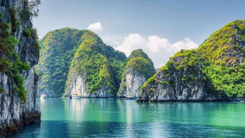 explore-halong-bay-with-cozy-bay-cruise-2-days-1-night