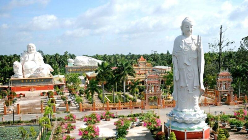 explore-mekong-delta-my-tho-ben-tre-vinh-trang-pagoda