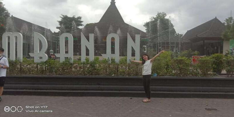 first-class-borobudur-prambanan-temple-tour