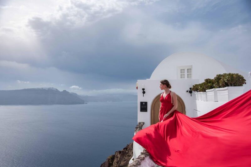 flying-dress-photography-in-oia-santorini