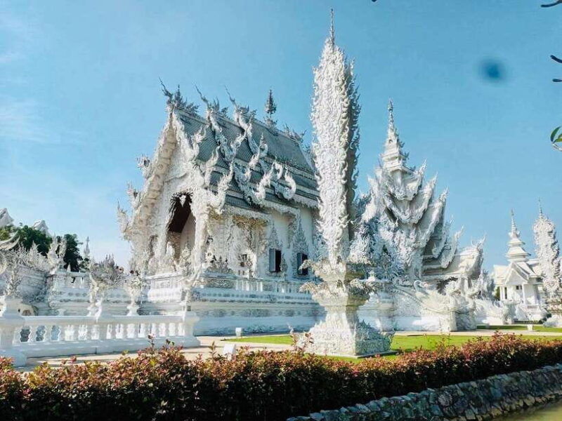 from-chiang-mai-chiang-rai-white-blue-and-red-temple-tour