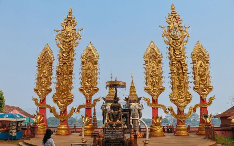 from-chiang-rai-famous-temples-and-golden-triangle-day-tour