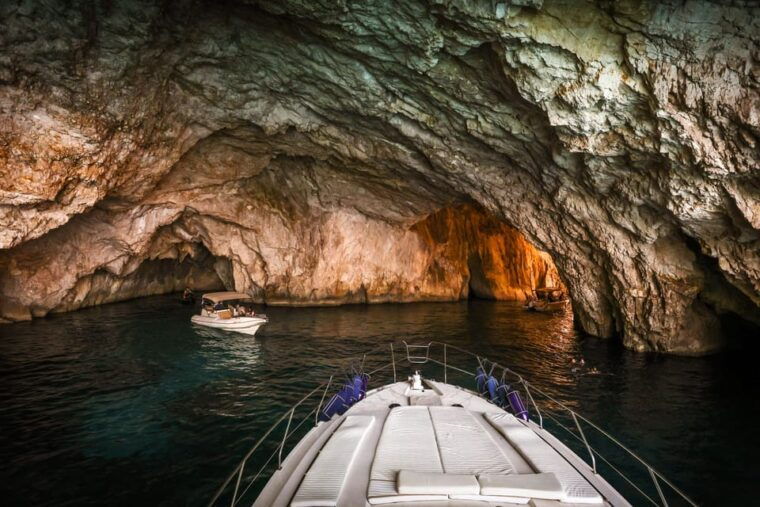 from-corfu-luxury-yacht-cruise-to-paxos-and-antipaxos
