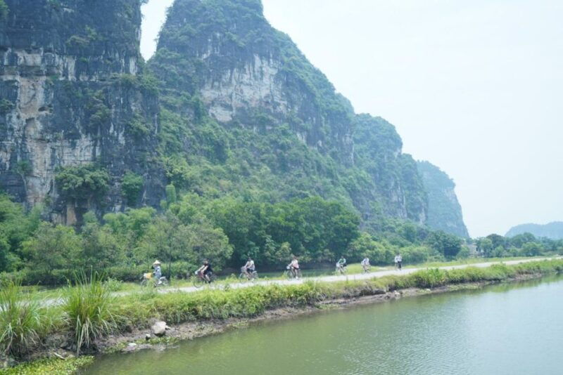 from-ha-noi-visit-hoa-lu-capital-tam-coc-boating-biking