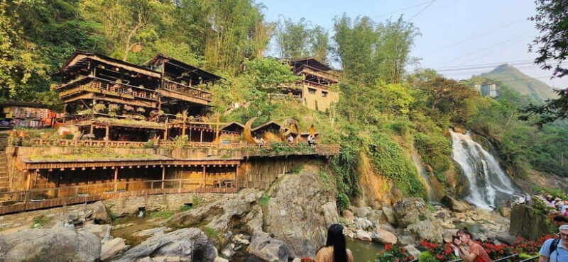 from-hanoi-2-day-sapa-tour-by-limousine-van-and-hotel