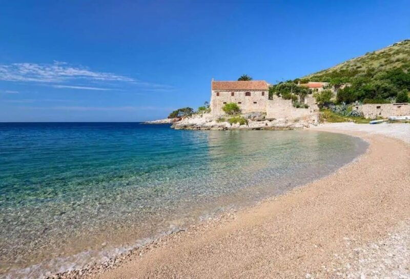 from-hvar-private-tour-to-the-red-rocks-pakleni-islands
