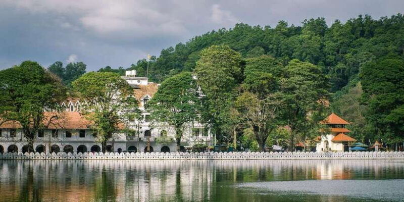 from-kandy-ambuluwawa-tower-three-temple-tour-by-tuk-tuk