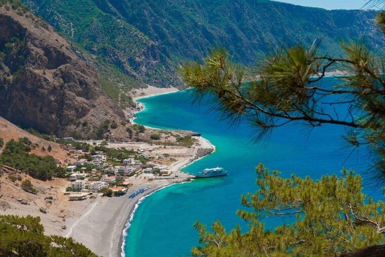 from-rethymno-samaria-gorge-with-professional-hiking-guide