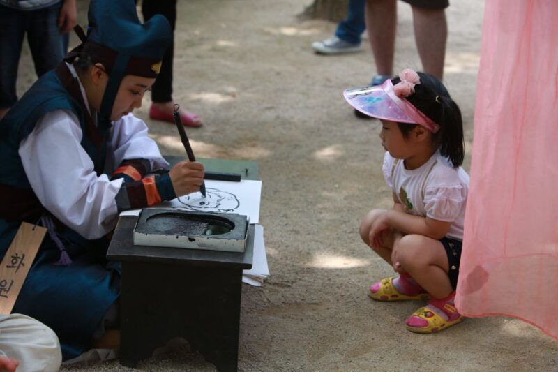 from-seoul-suwon-hwaseong-fortress-folk-village-day-tour