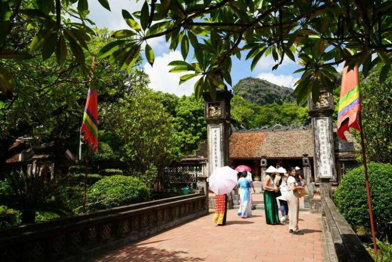 full-day-hoa-lu-tam-coc-mua-cave-buffet-tour-guide-bus