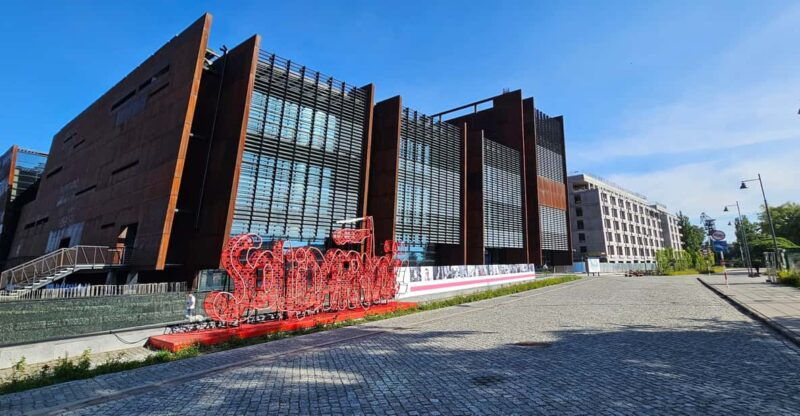 gdansk-european-solidarity-centre-guided-tour-2